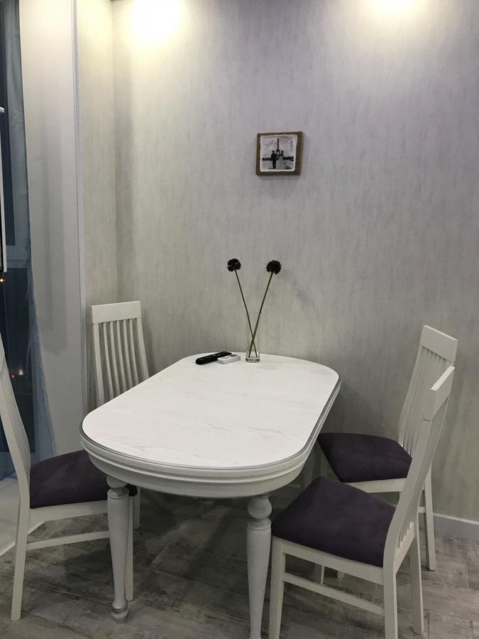 Luxe Apartment On Drahomanova Kiev Buitenkant foto