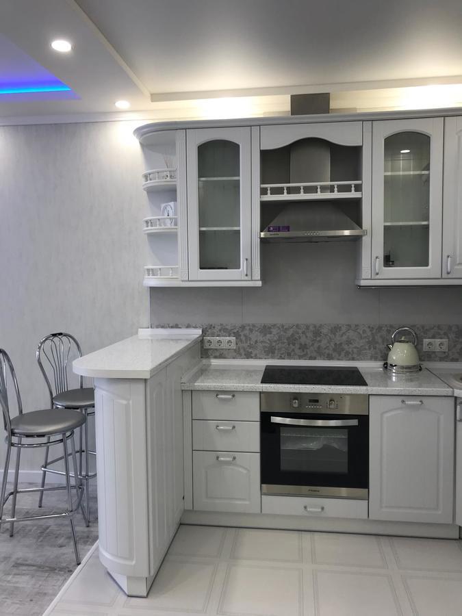 Luxe Apartment On Drahomanova Kiev Buitenkant foto