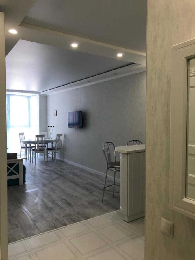 Luxe Apartment On Drahomanova Kiev Buitenkant foto