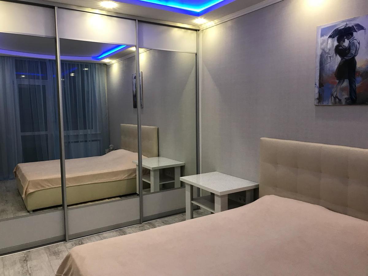 Luxe Apartment On Drahomanova Kiev Buitenkant foto